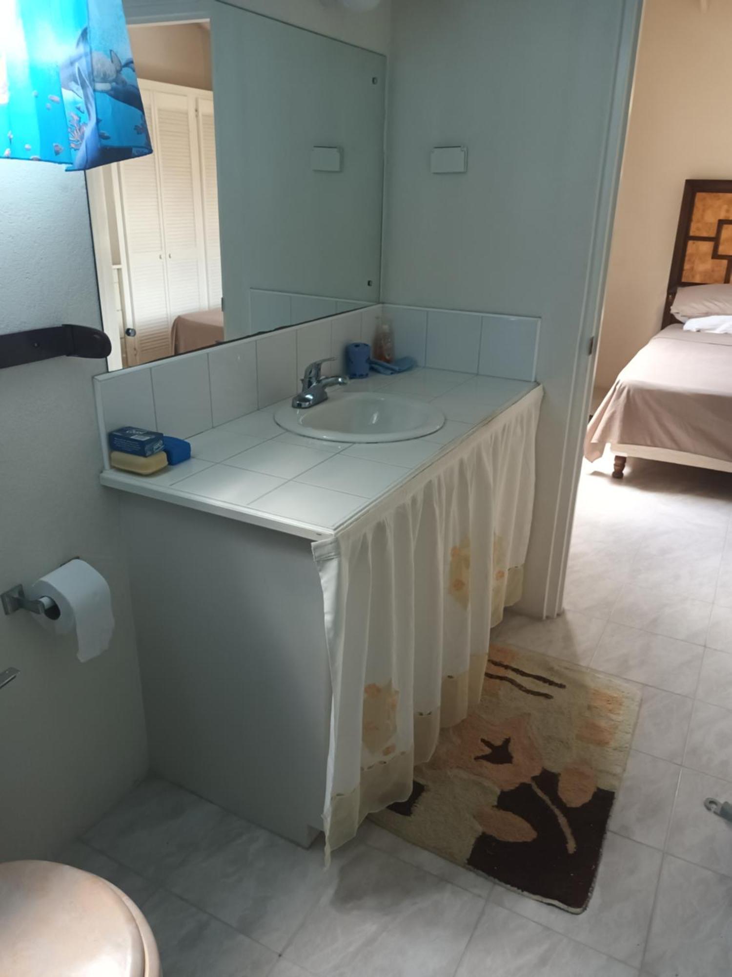 Super Breezy Cozynook ! Guest house